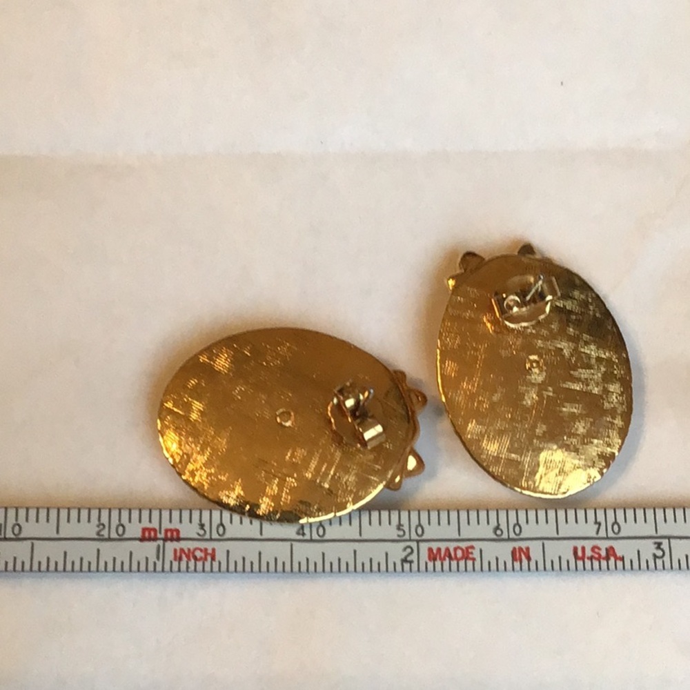 Vintage Avon Victorian Cameo Silhouette Earrings - Picture 6 of 8
